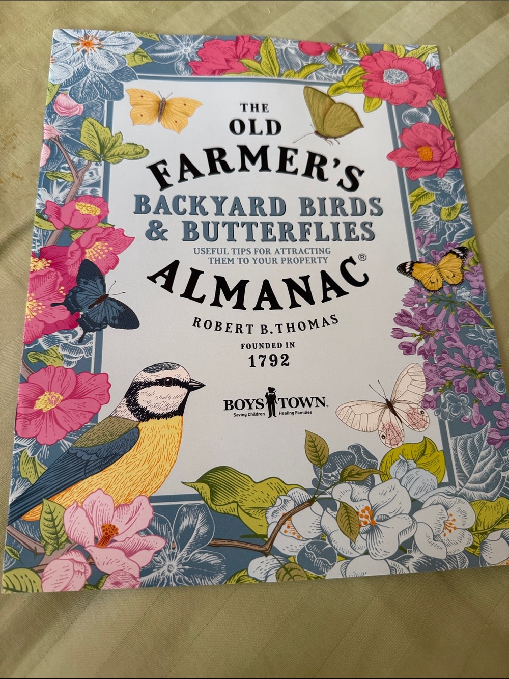 Backyard Birds & Butterflies - Illustrated Guide
